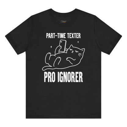 Funny cat t-shirt with Part-Time Texter Pro Ignorer slogan and phone cat graphic on black shirt